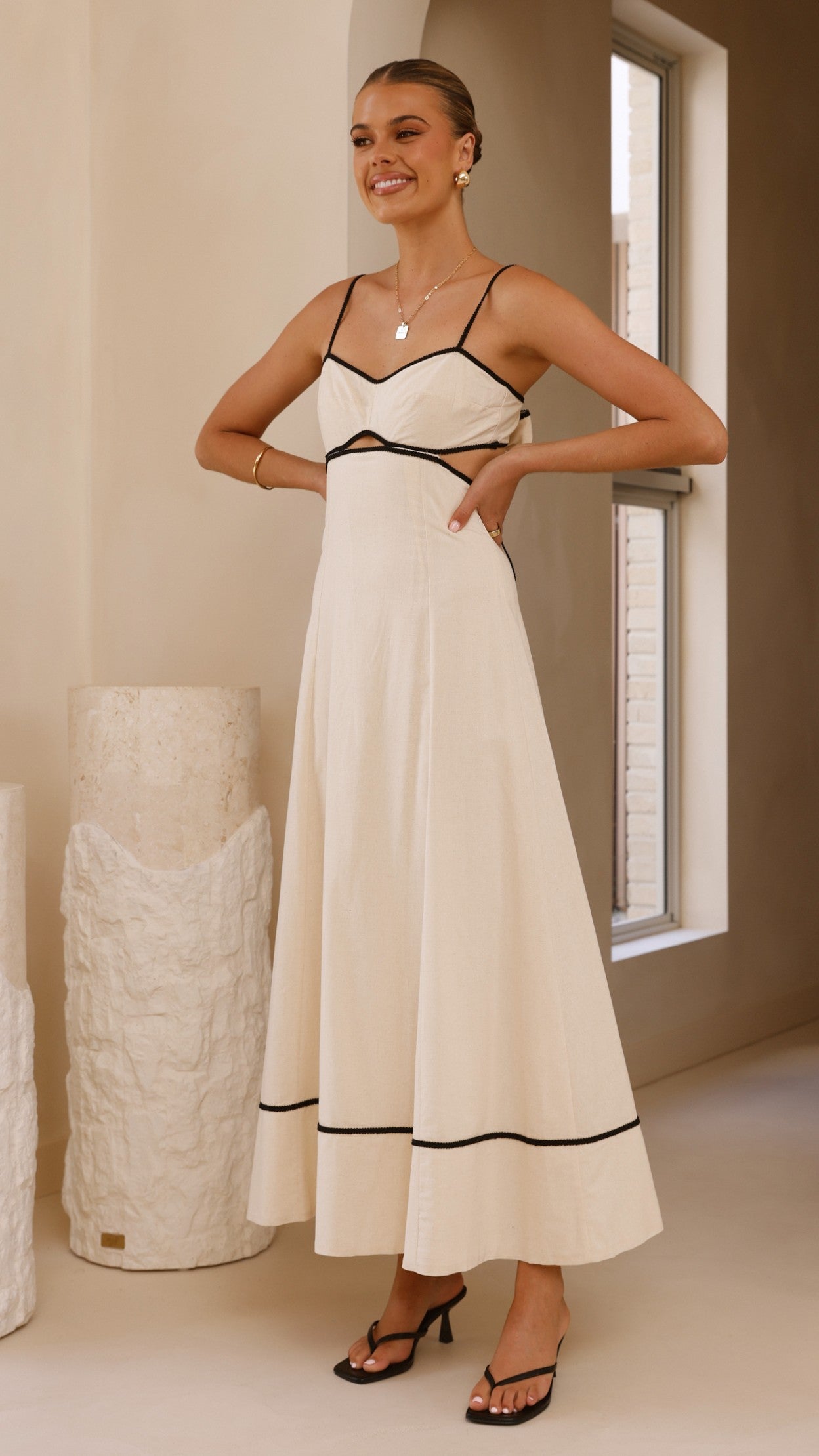 Amoura Maxi Dress