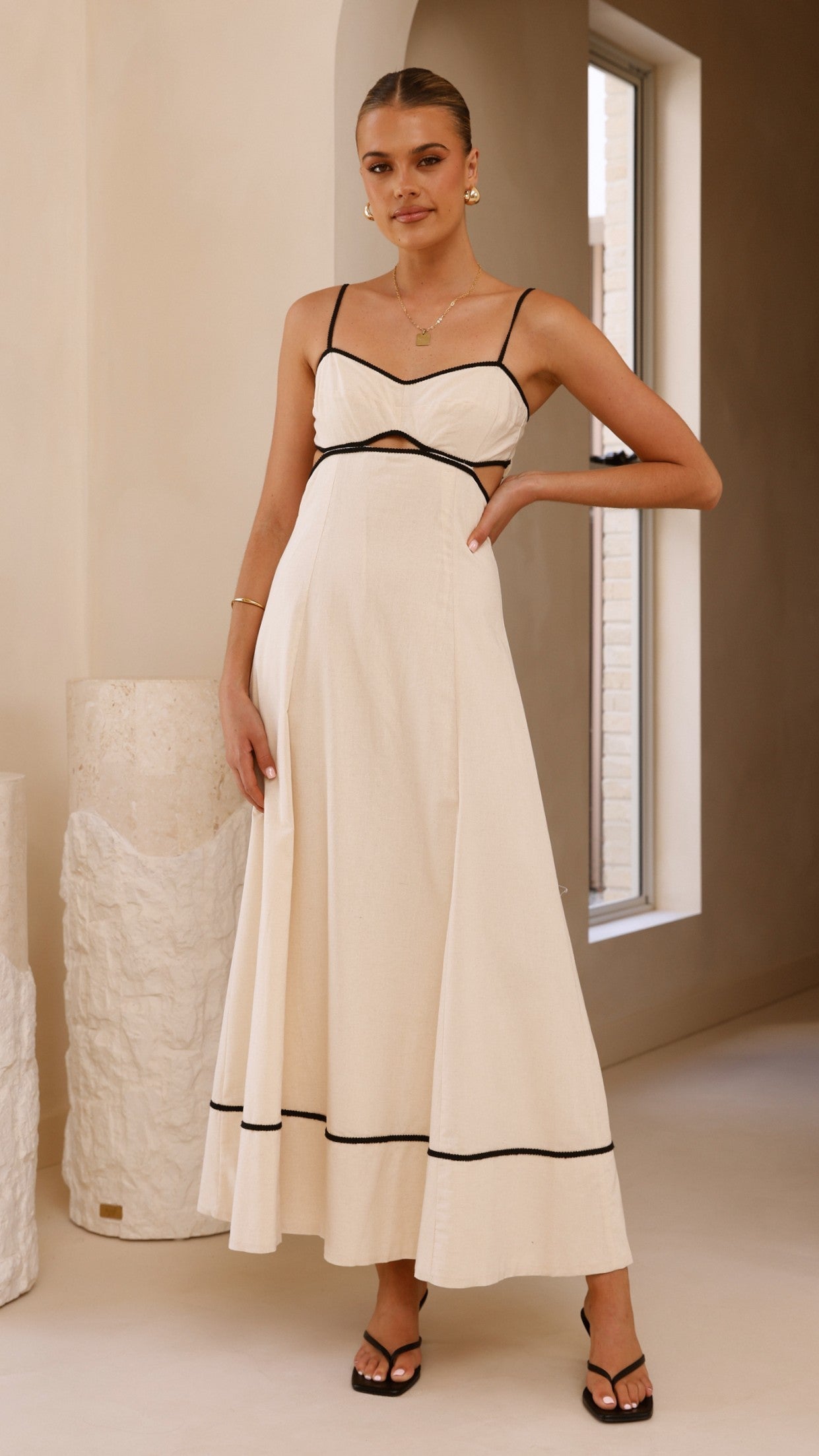Amoura Maxi Dress